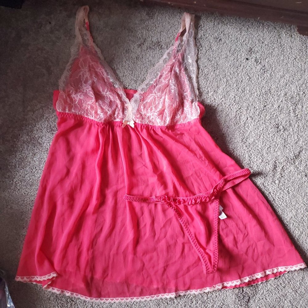 Gilligan and Omalle Nigh Gown, Sz Medium